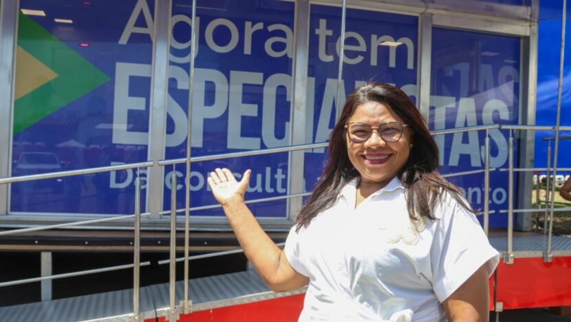 Cidadã sendo recebida na unidade